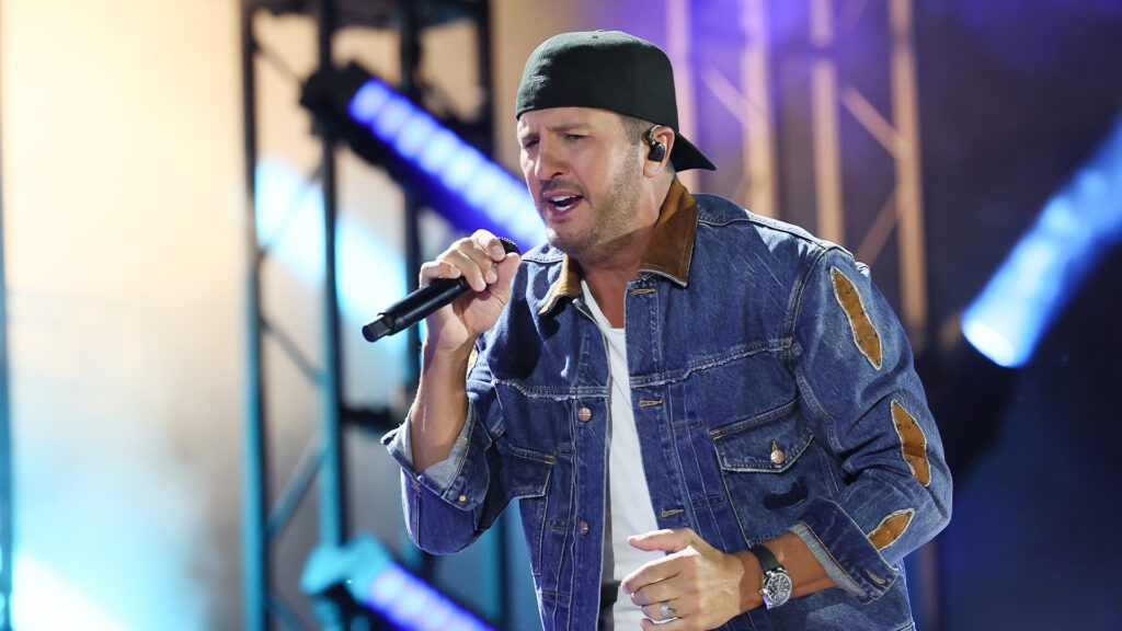 American Idol’s Luke Bryan struck in face with object at North Dakota concert as Sheriff’s Office speaks out