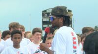 Bears wide receiver hosts youth camp in Champaign