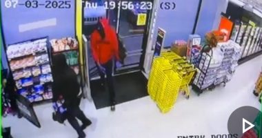 Birmingham Police searching for 2 suspects involved in armed robbery