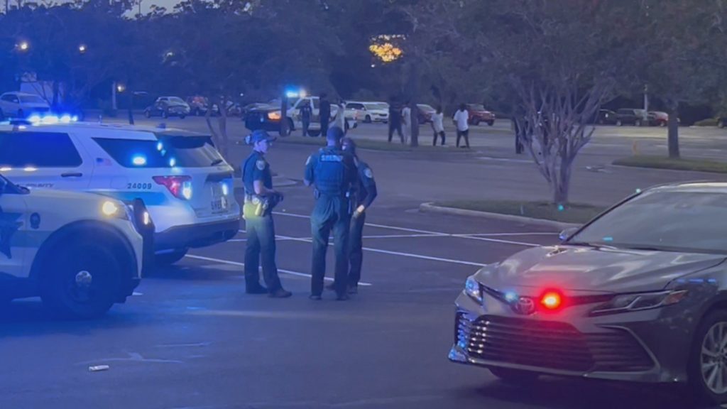 CCSO clears hundreds of teens from Orange Park Mall after 'disturbances'