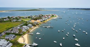 CNN staffers outraged as embattled network star buys vacation home