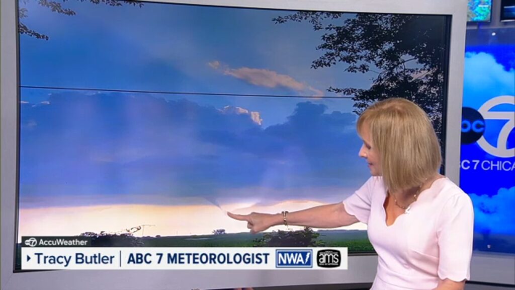 Chicago, Illinois severe weather today: Flash Flood Warning for Cook, DuPage counties, funnel clouds reported near Ottawa | Radar