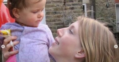 Comedian stuns in fresh-faced throwback snaps - but can you guess who?