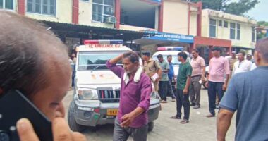 Crowd surge at Hindu temple in northern India leaves at least 6 dead