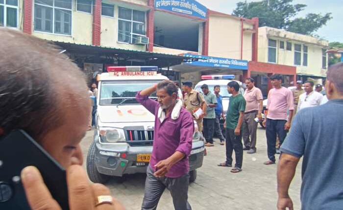 Crowd surge at Hindu temple in northern India leaves at least 6 dead