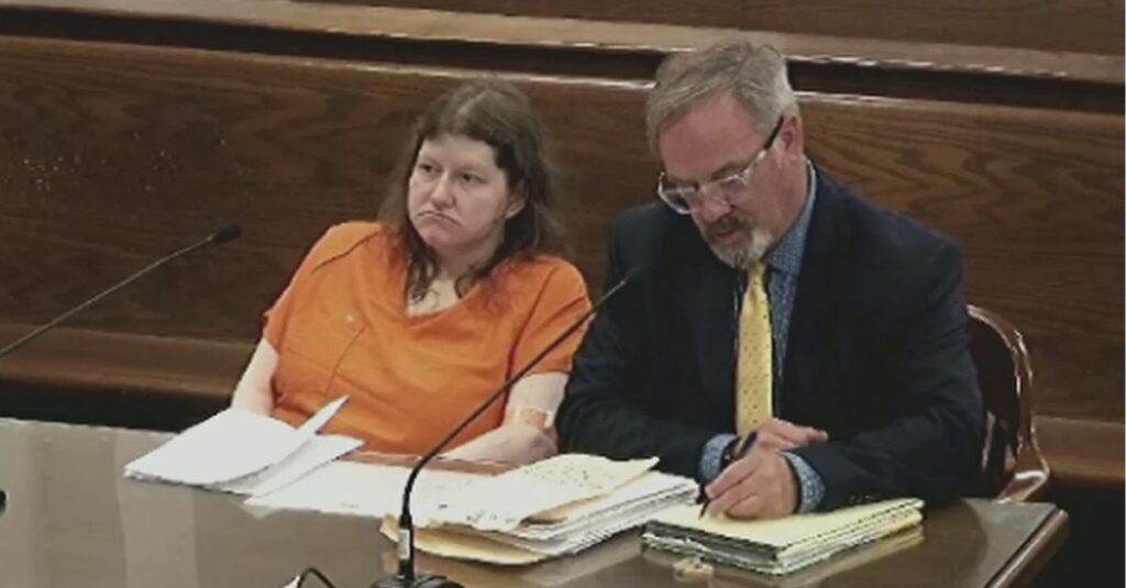 Daughter let mom rot in bed so she could run true crime page