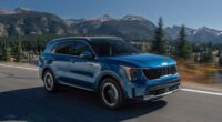 Edmunds three-row hybrid SUV test: Kia Sorento vs Toyota Highlander