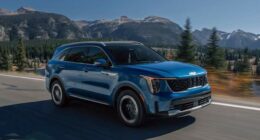 Edmunds three-row hybrid SUV test: Kia Sorento vs Toyota Highlander