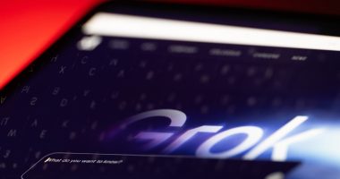 Elon Musk's AI chatbot seems to get right-wing update