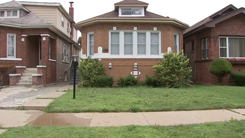 Gov. JB Pritzker signs 'Squatter Bill' into law after it passes Illinois House; ABC7 I-Team reports on Chicago squatting