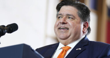 Gov. Pritzker to sign 'Squatter Bill' into law after it passes Illinois House; ABC7 Samantha Chatman reports on Chicago squatting