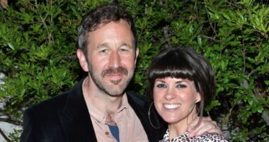 Hollywood actor's wife left penniless as her card gets declined