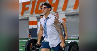 Illini football participates in annual 'Lift for Life'