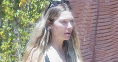 Jess Hart packs belongings into storage unit after split from fiancé