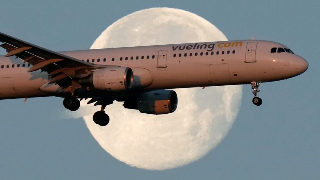 Jewish passengers' removal from flight investigated by French officials