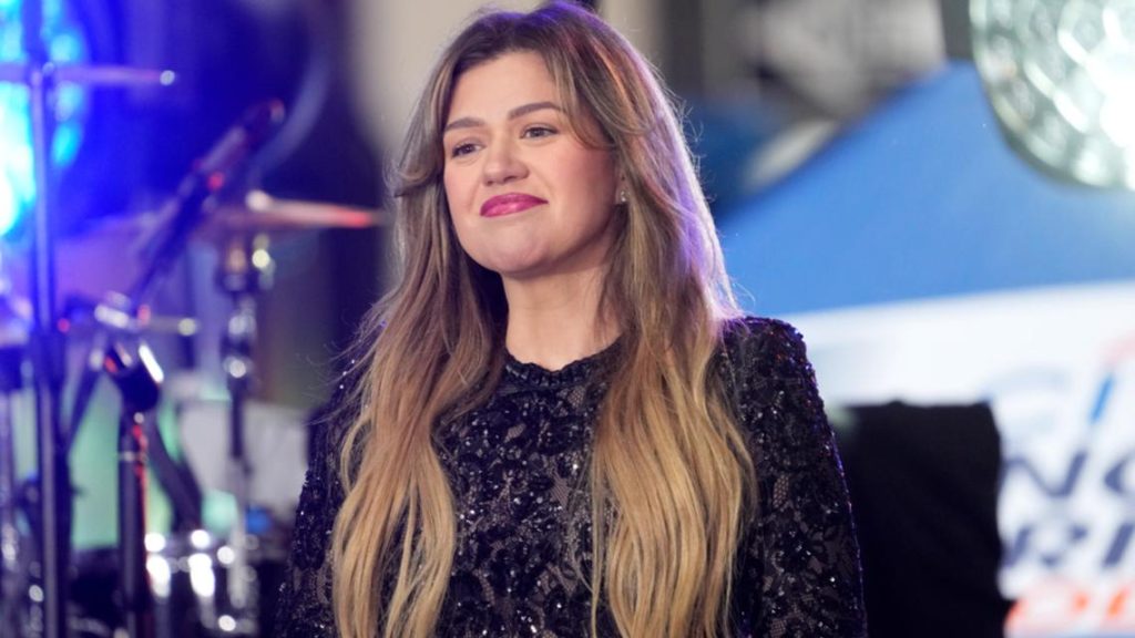 Kelly Clarkson delays Vegas residency debut, citing vocal strain