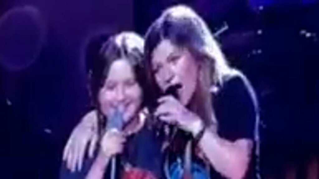 Kelly Clarkson's daughter melts hearts with surprise duet in Vegas
