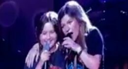 Kelly Clarkson's daughter melts hearts with surprise duet in Vegas