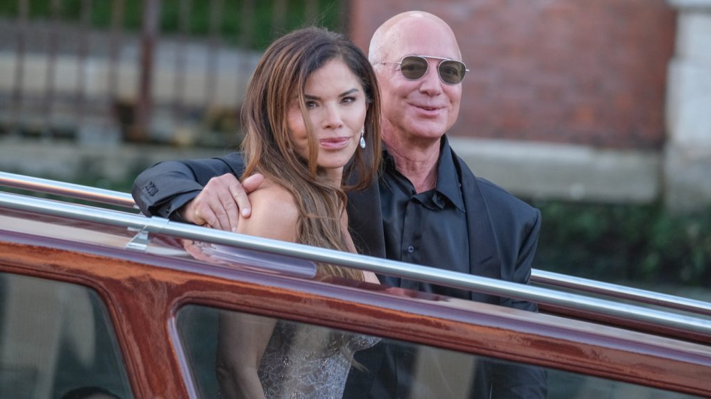 Lauren Sanchez's Wedding Ring Cost Jeff Bezos A Serious Chunk Of Change, Expert Says