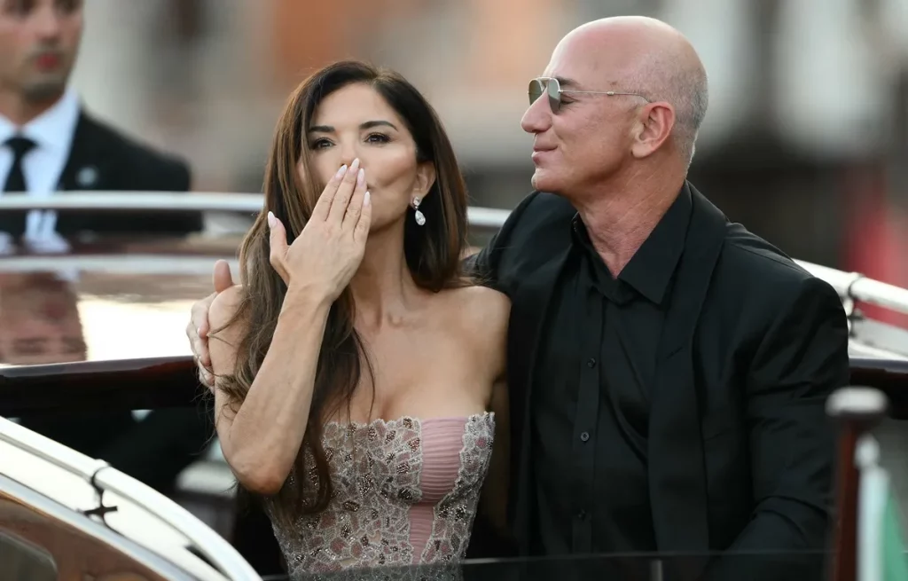 Lip Reader Catches Irritated Jeff Bezos Saying How 'Appalled' He Is by Adoring Fans as Lauren Sánchez Blows Them Kisses