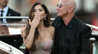 Lip Reader Catches Irritated Jeff Bezos Saying How 'Appalled' He Is by Adoring Fans as Lauren Sánchez Blows Them Kisses