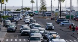 Hawaiian residents and visitors stuck in traffic in Oahu