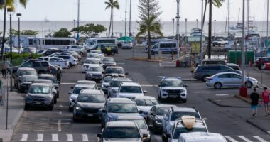 Hawaiian residents and visitors stuck in traffic in Oahu