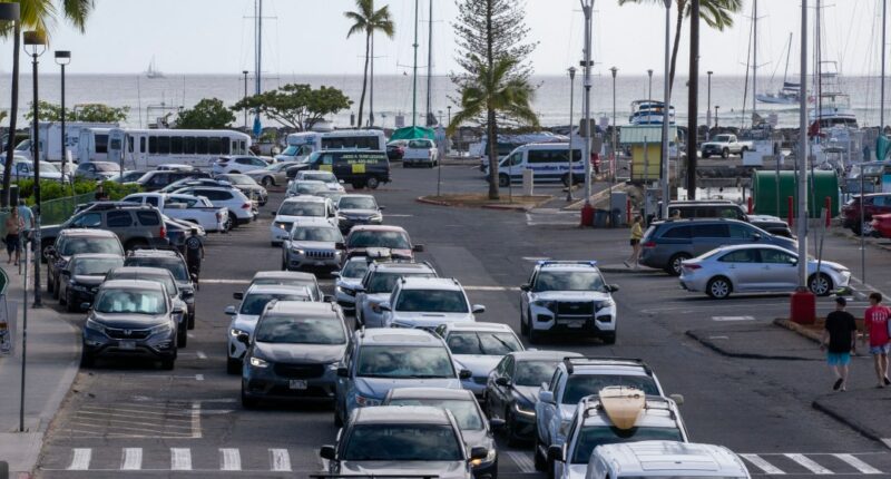 Hawaiian residents and visitors stuck in traffic in Oahu
