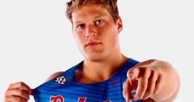 Mahomet-Seymour's Campion wraps up SEC throwing career