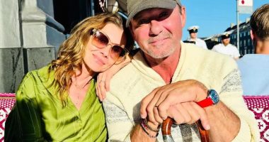 Music legend, 58, looks unrecognizable as he clutches cane in new snap with famous wife – leaving fans concerned