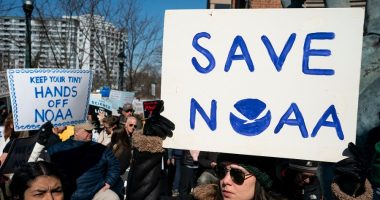NOAA to discontinue some weather data, but delays cutoff