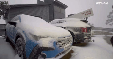 Mt Hotham locals woke to more than 10cm of fresh snow this morning after temperatures plunged to almost minus four degrees.﻿