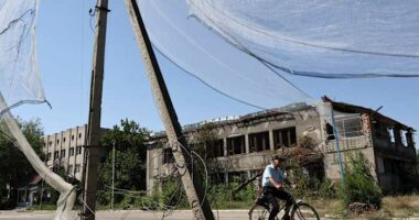 Russia launches new attacks on Ukraine with the countdown to a US peace deadline underway