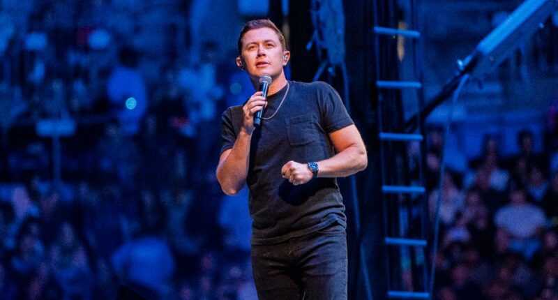 Scotty McCreery mourns grandmothers Janet and Paquita, who died on the same day
