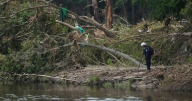 Search for Texas flood victims paused as heavy rains bring new threat of high waters