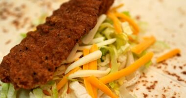 Snack Wrap frenzy briefly leaves McDonald's short on lettuce