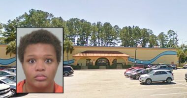 Teen mom locked daughter in hot car to watch 'Smurfs': Cops