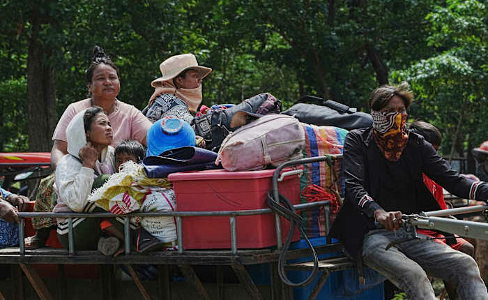 Tens of thousands flee their homes as Thailand and Cambodia clash