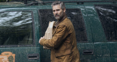 The Eric Bana Murder Mystery Miniseries You Have To Watch On Netflix