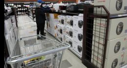 Trump sets 25% tariffs on Japanese, South Korean goods