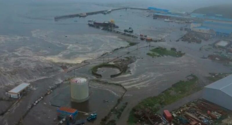 Tsunami fears lessen after 8.8 earthquake in Russia