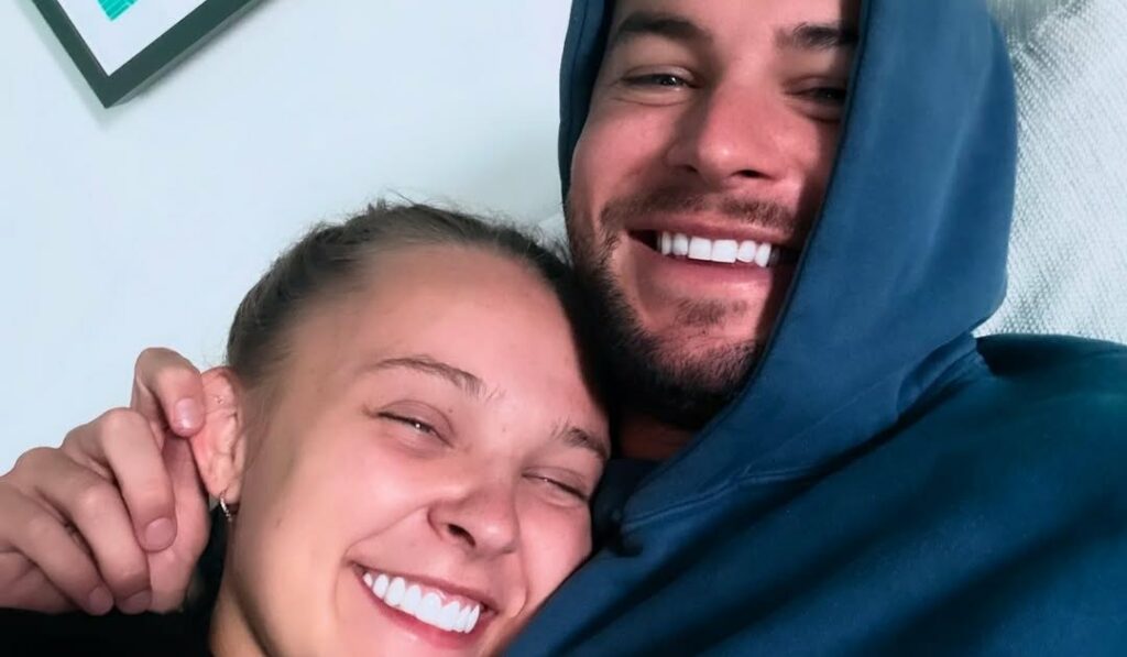 Why JoJo Siwa Cried When Boyfriend Chris Hughes Commented on Her Hairline