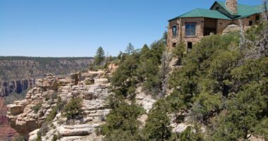 Wildfire destroys a historic Grand Canyon lodge and other structures