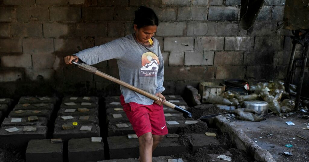 Migrants returning to Venezuela face debt and harsh living conditions