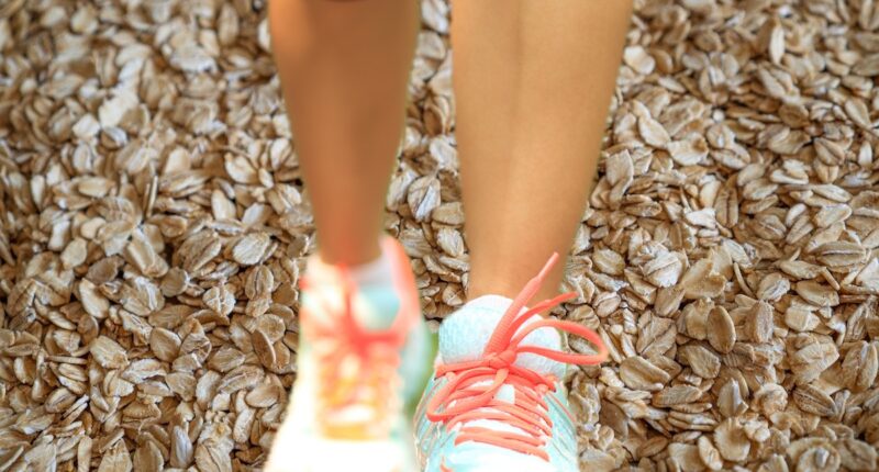 7 Foods to Eat Before Walking For Belly-Fat Loss