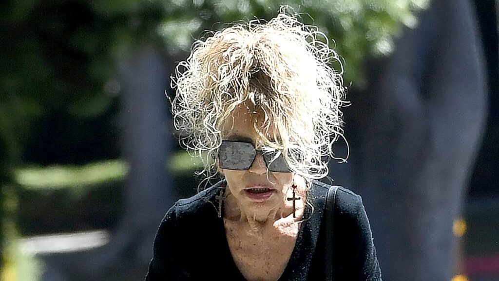 70s bombshell who married film icon looks unrecognizable...who is it?