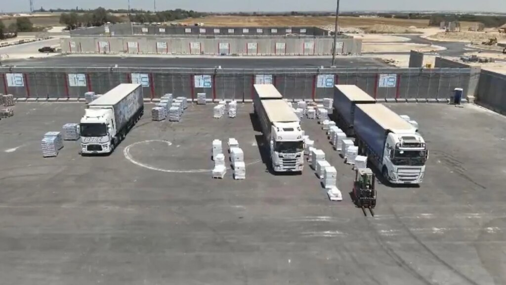 As Israel faces blame for the hunger crisis in Gaza, UN's own data shows most of its aid is looted