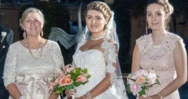 Photo of a bride, her mother, and sister.