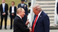 Body language expert breaks down Trump's handshakes with Putin