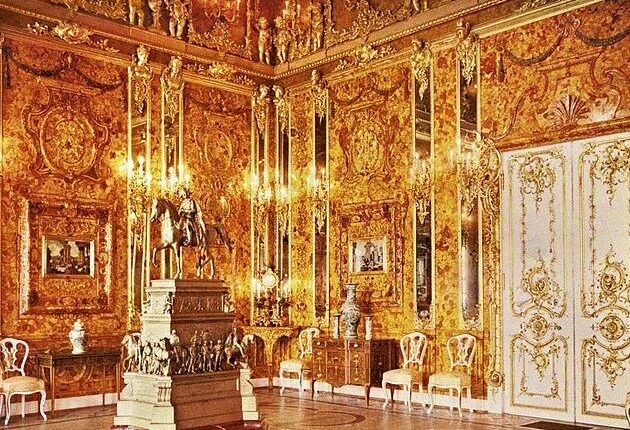 The Amber Room of the Czars in 1917.